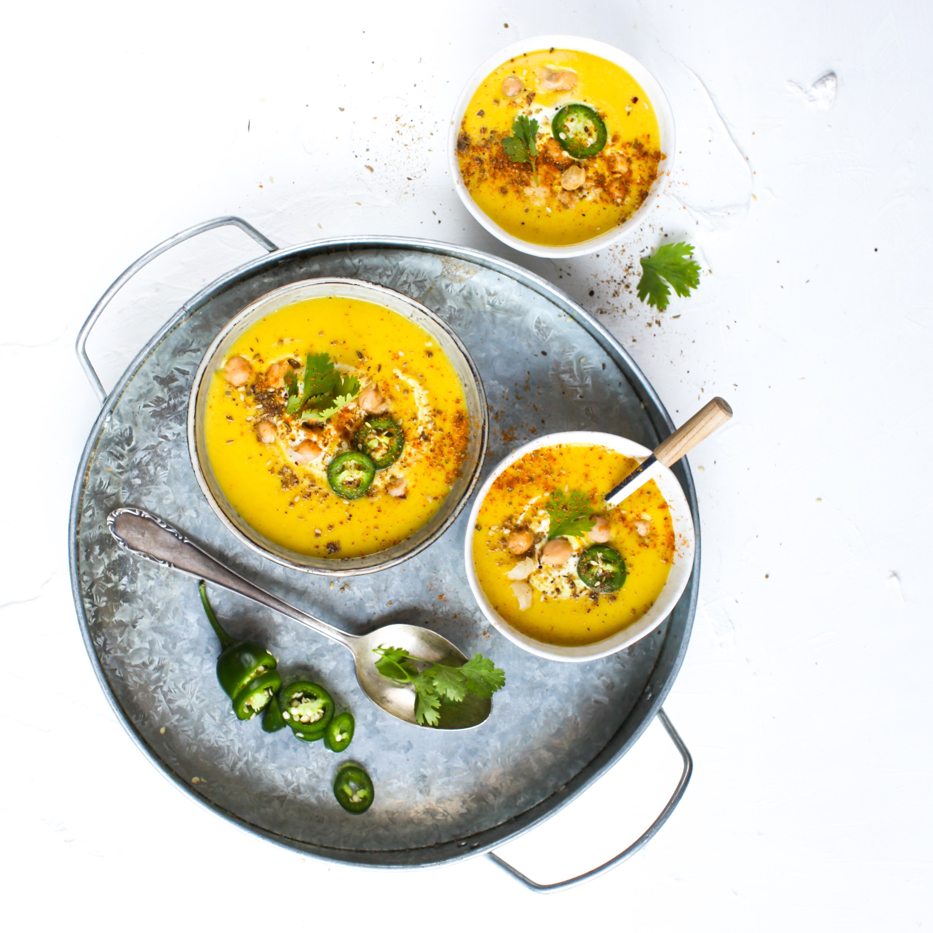 Indische Currysuppe mit Kichererbsen & Jalapenos
